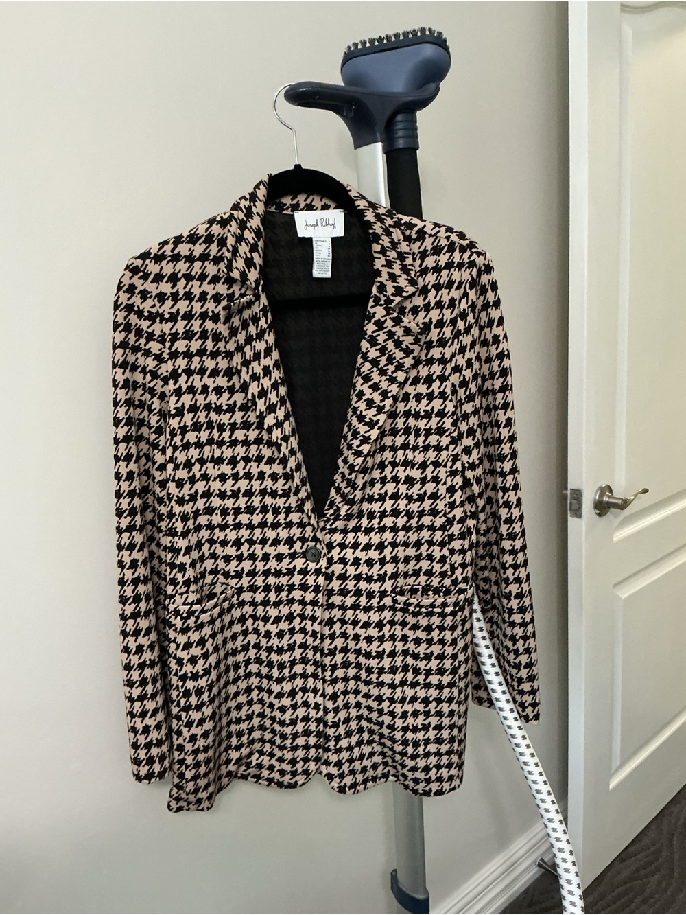 Joseph Ribkoff Black and Beige Houndstooth Blazer